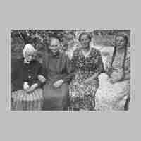 027-0071 Urahne  Maria Stadie, Grossmutter Johanne Hagenbach, Anna Selke und Tochter Margarete .JPG